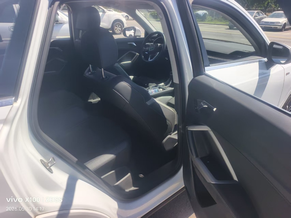 Audi Q3 2022 car image #8