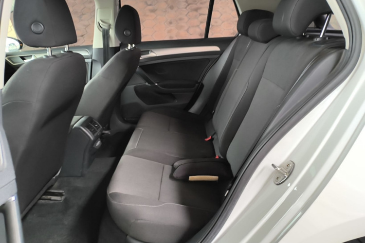 Volkswagen Golf 2020 car image #13