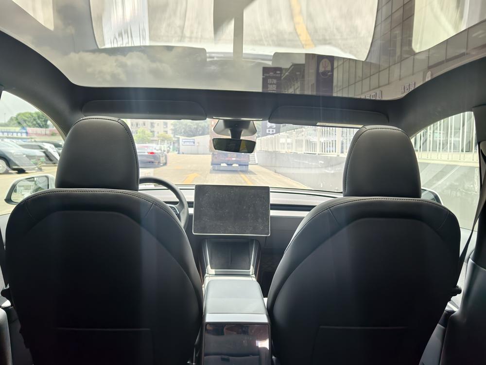 Tesla Model Y 2026 car image #10