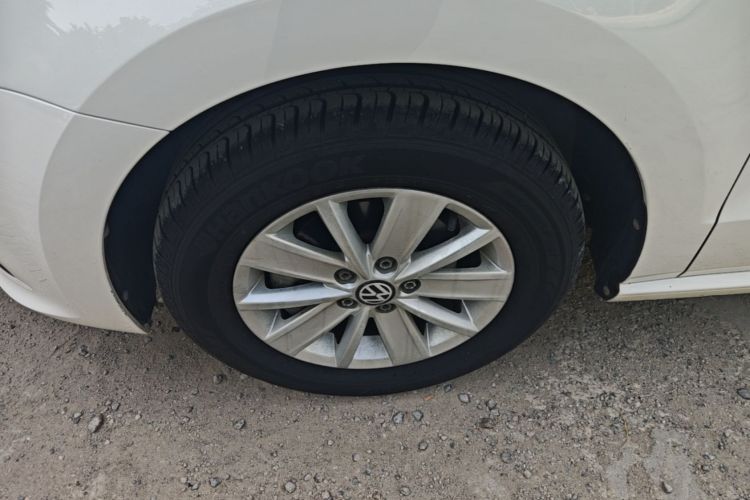 Volkswagen Polo 2016 car image #9