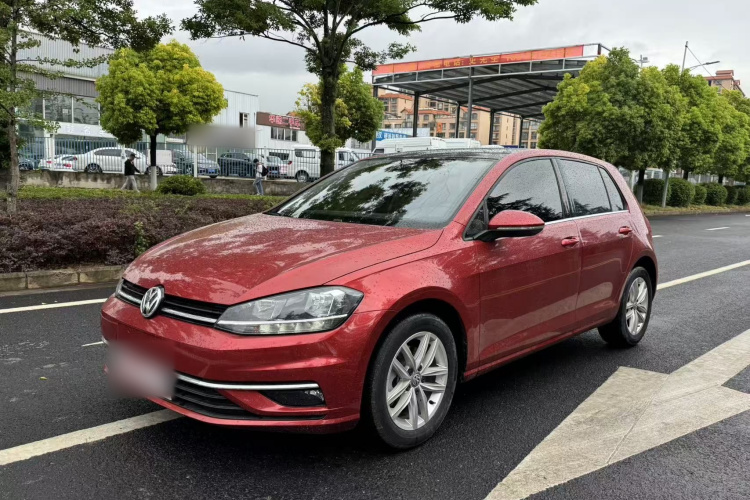 Volkswagen Golf 2018 car image #2