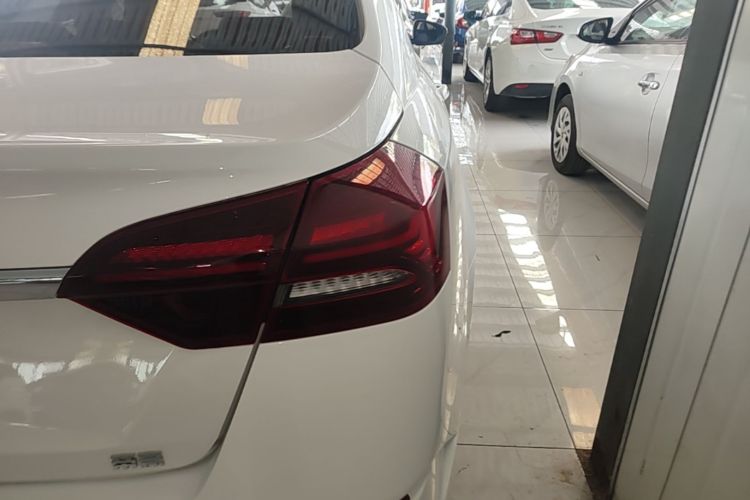 GEELY Emgrand 2021 car image #8