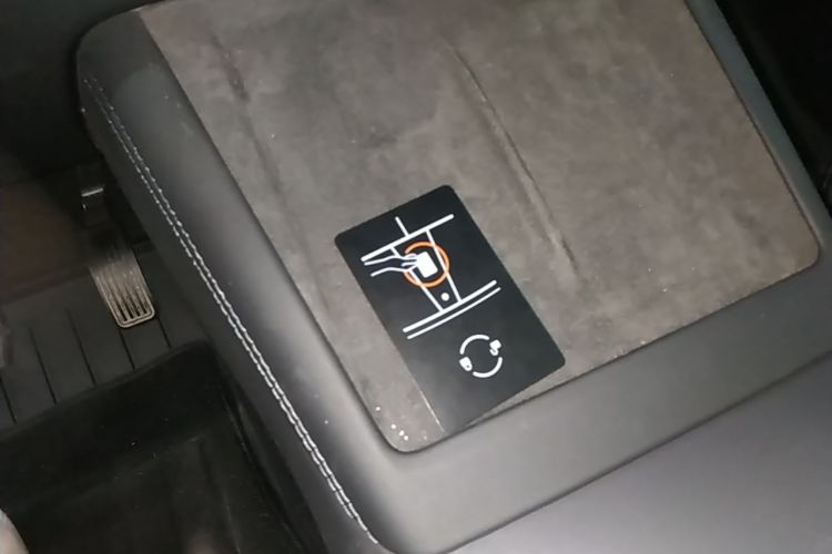 Tesla Model 3 2024 car image #9