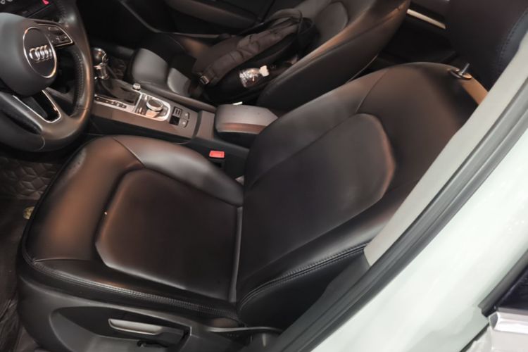 Audi A3 2019 car image #19