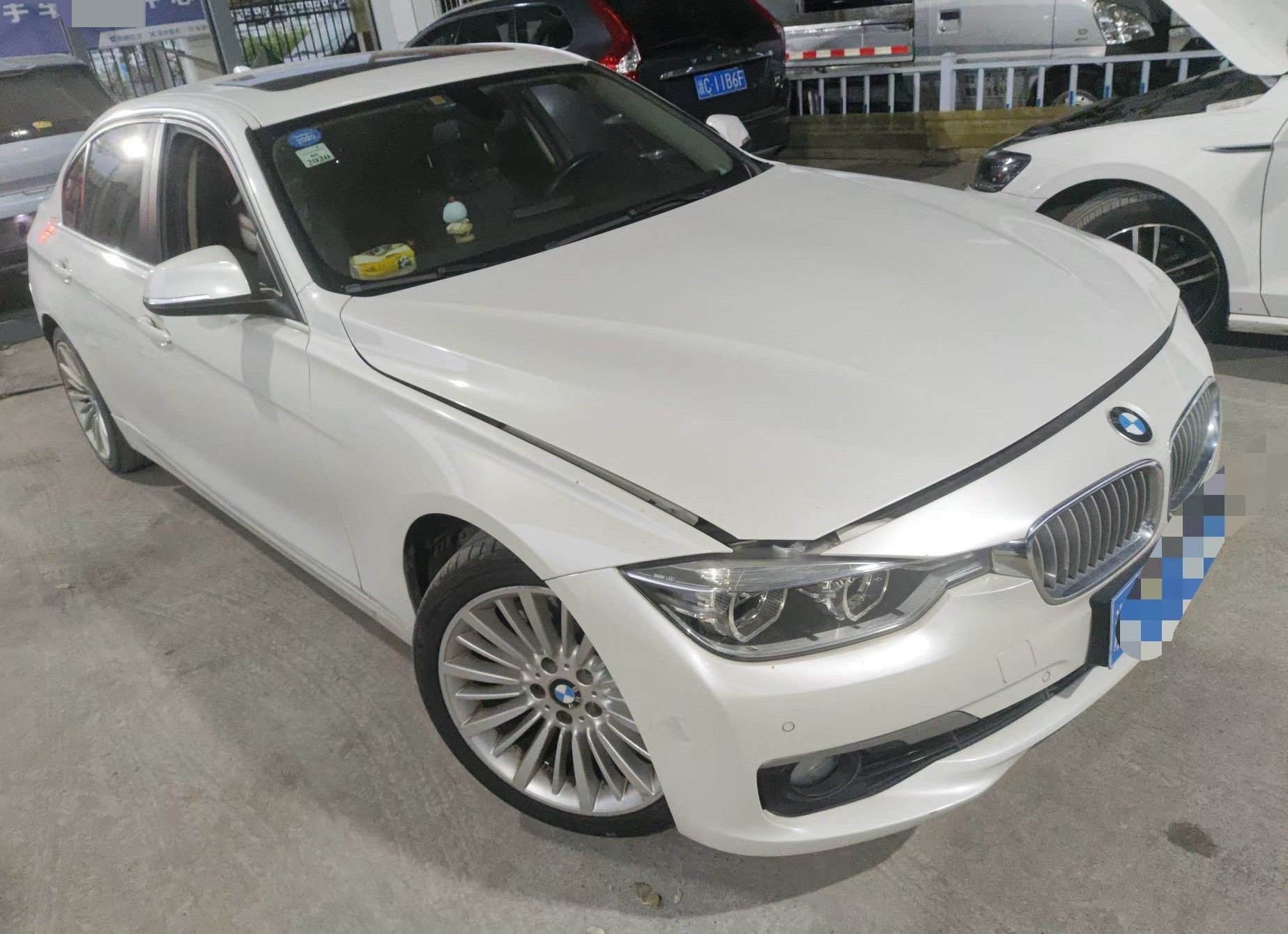 BMW 3 Series 2018 immagine di auto #10