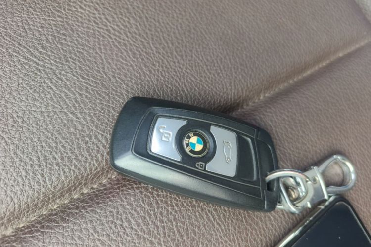 BMW 3 Series 2018 #9 BMW 3 Series 2018 car image #9