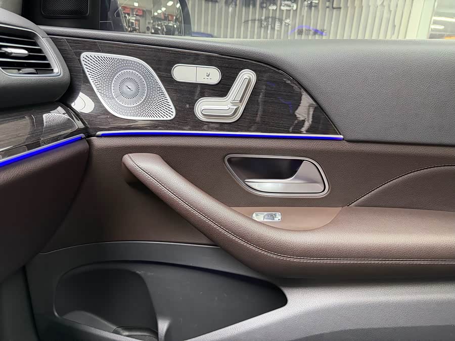 Mercedes-Benz GLE Class 2020 car image #54