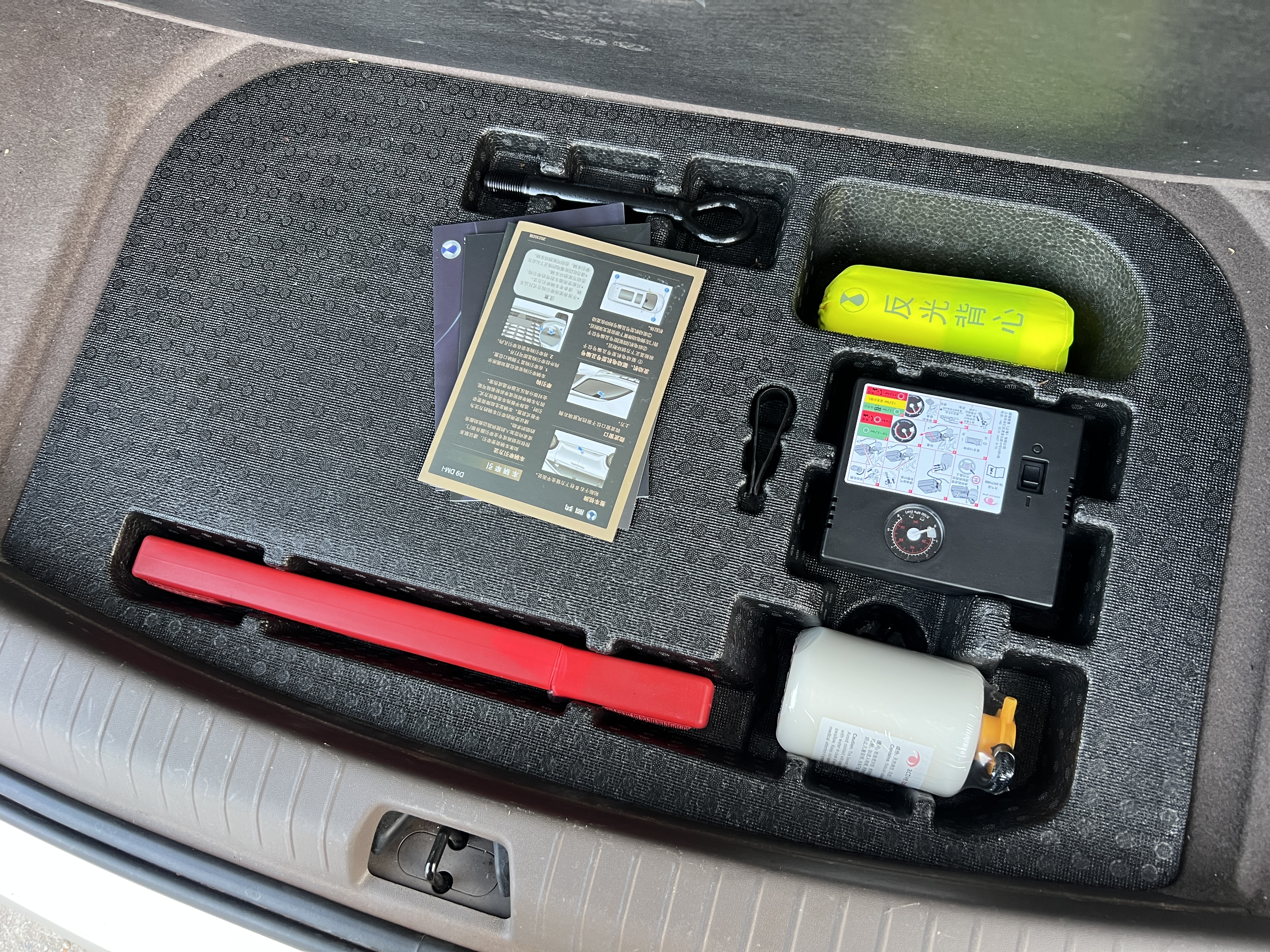 Denza D9 2023 صورة سيارة #54