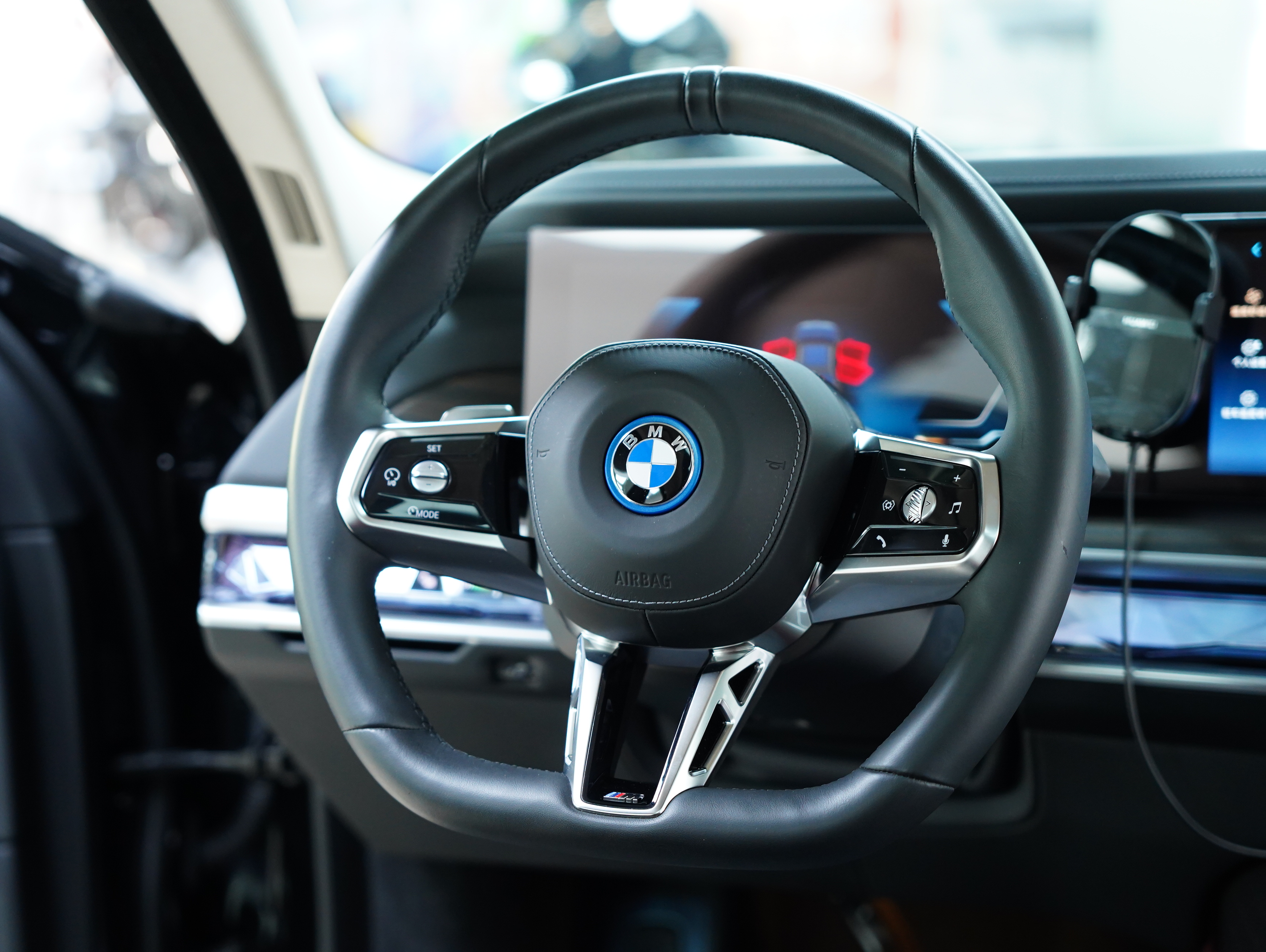 BMW i7 M70L 2023 #54 BMW i7 M70L 2023 car image #54