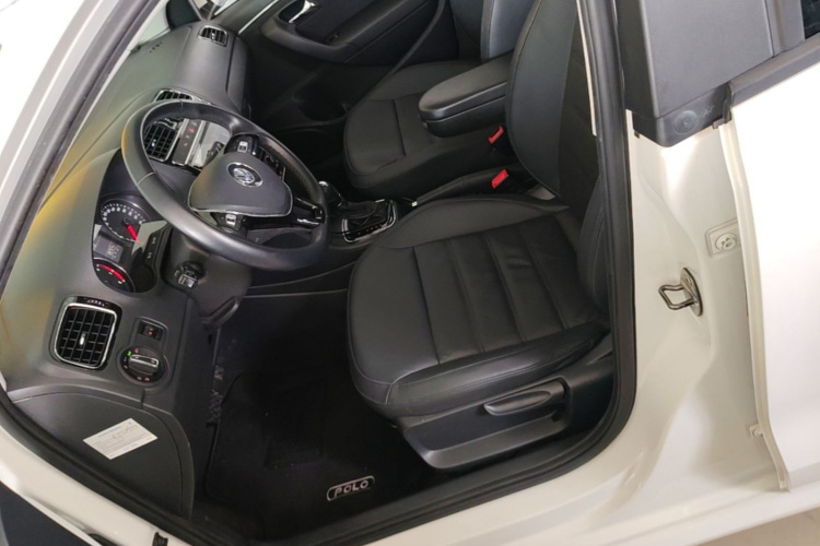 Volkswagen Polo 2017 car image #15