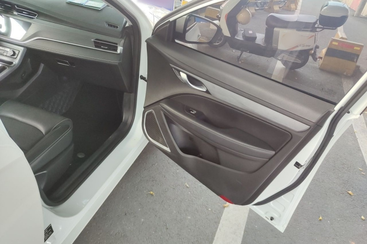 GEELY Emgrand 2021 car image #25