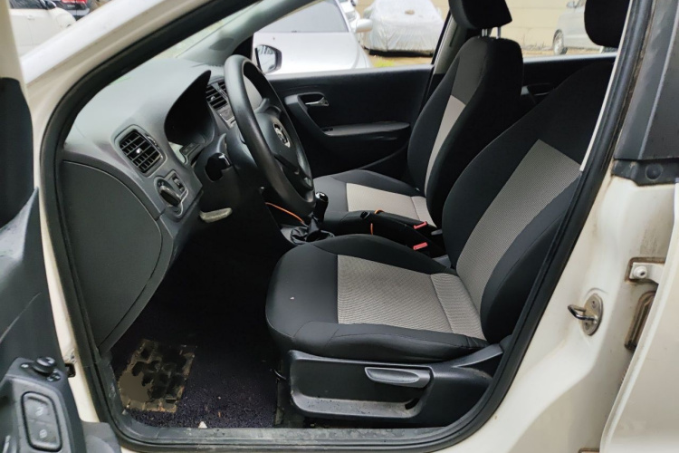 Volkswagen Polo 2015 #15 Volkswagen Polo 2015 car image #15