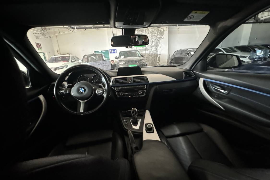 BMW 3 Series 2018 car image #22