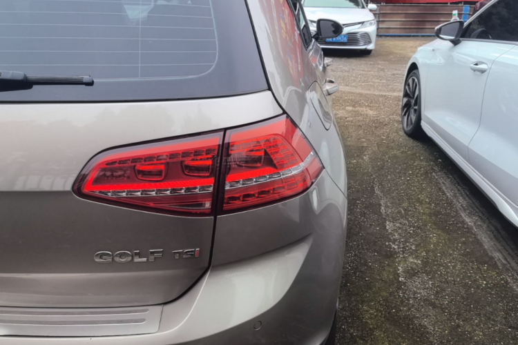 Volkswagen Golf 2015 car image #8