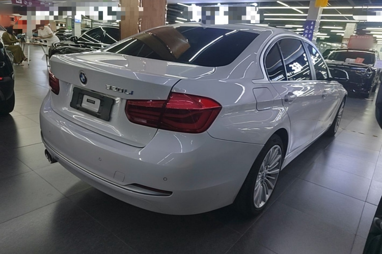 BMW 3 Series 2018 #5 BMW 3 Series 2018 car image #5