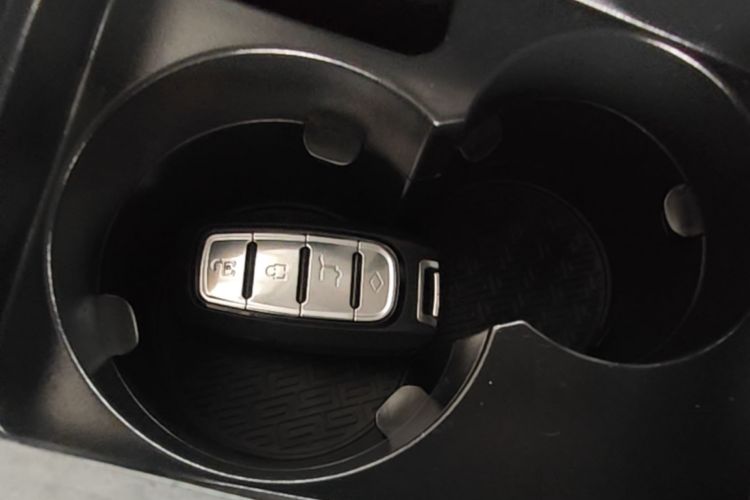 GEELY Emgrand 2021 car image #9