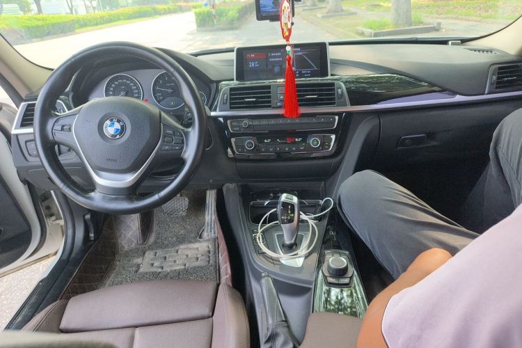 BMW 3 Series 2018 #12 BMW 3 Series 2018 car image #12