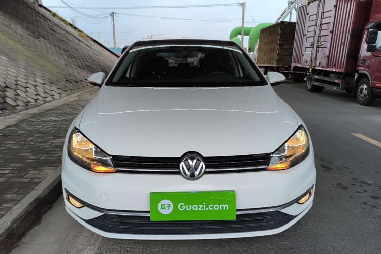 Volkswagen Golf 2020 car image #3