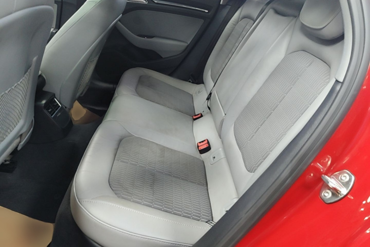 Audi A3 2019 immagine di auto #17