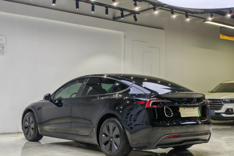 Tesla Model 3 2026 car image #6