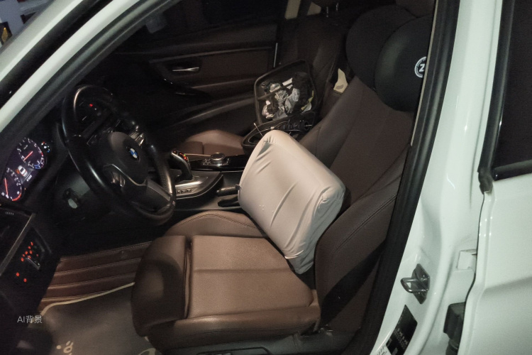 BMW 3 Series 2018 صورة سيارة #17