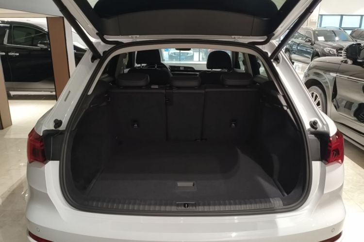 Audi Q3 2022 car image #19