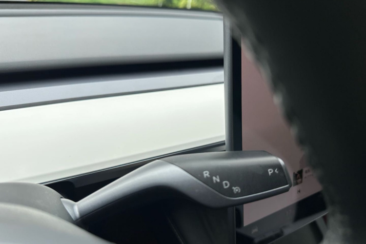 Tesla Model Y 2021 #14 Tesla Model Y 2021 car image #14