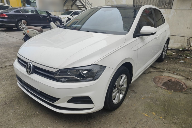 Volkswagen Polo 2021 car image #2