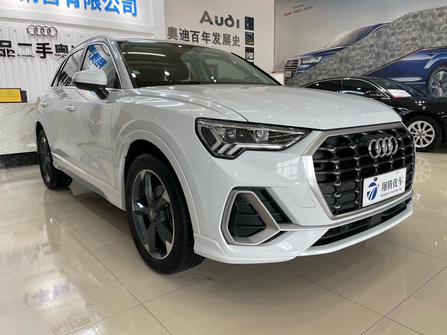 Audi Q3 2021 car image #3