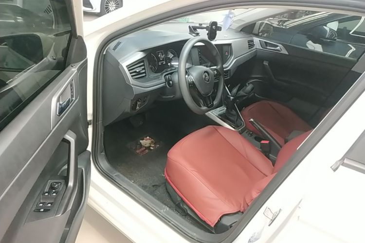 Volkswagen Polo 2021 car image #16