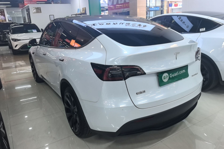 Tesla Model Y 2024 #5 Tesla Model Y 2024 car image #5