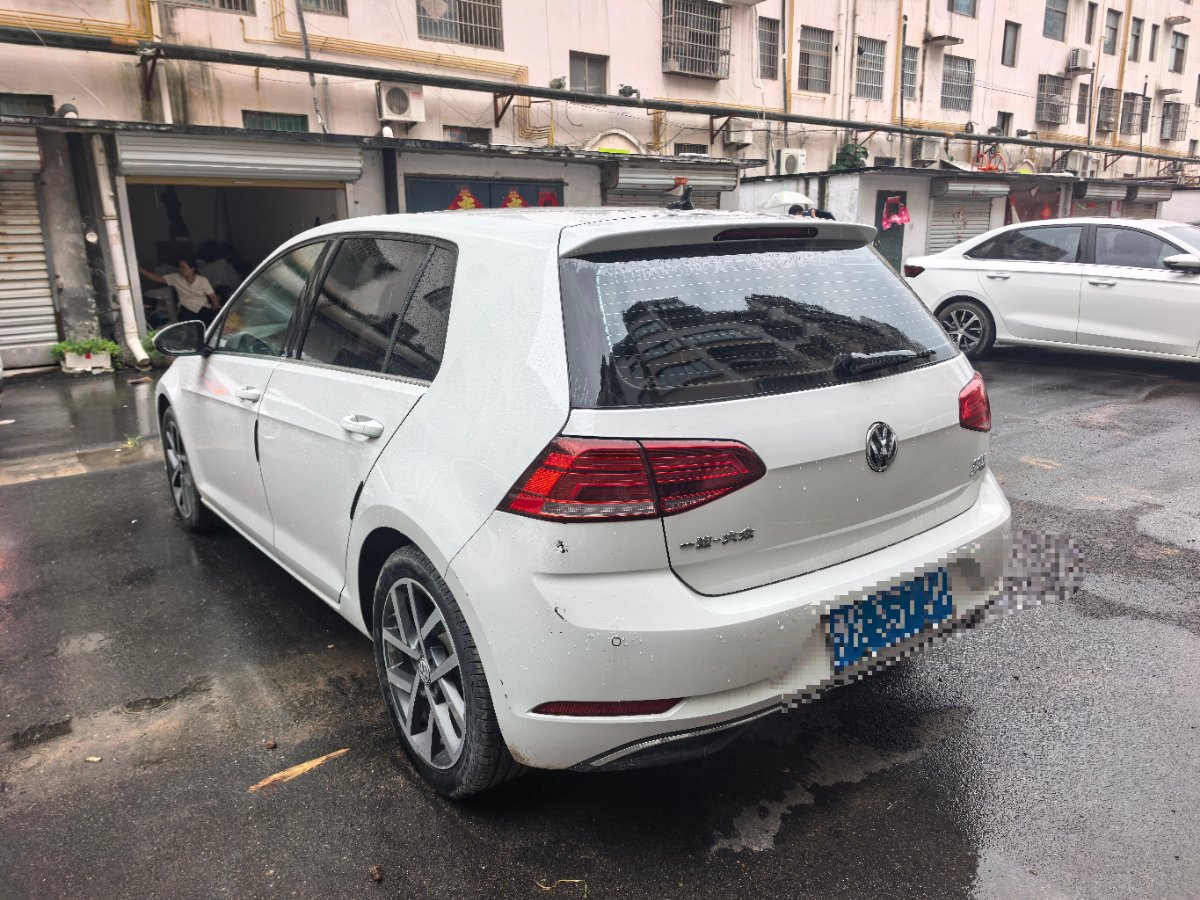 Volkswagen Golf 2020 car image #9