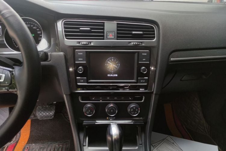 Volkswagen Golf 2018 car image #13