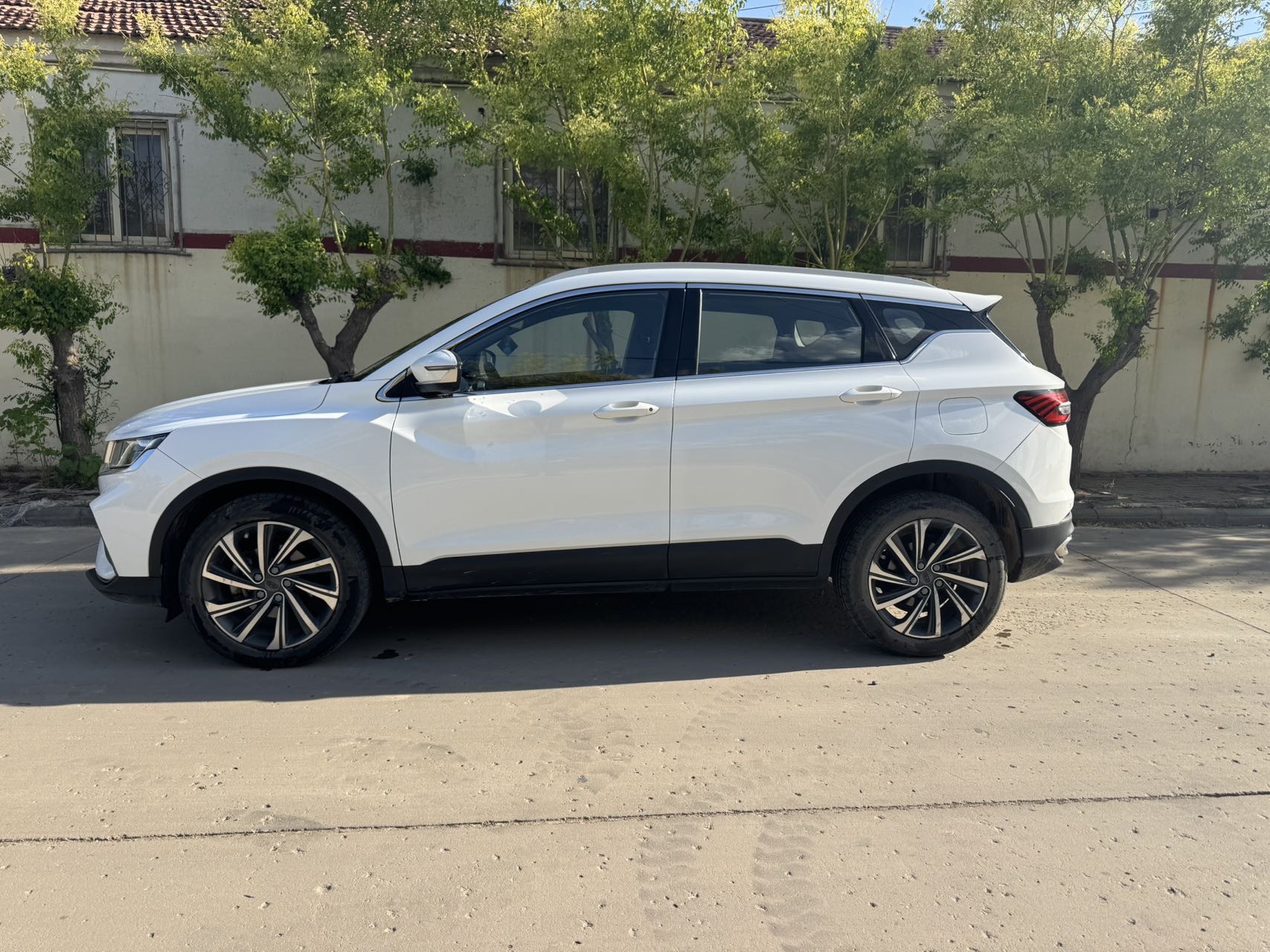 GEELY Coolray 2019 car image #3