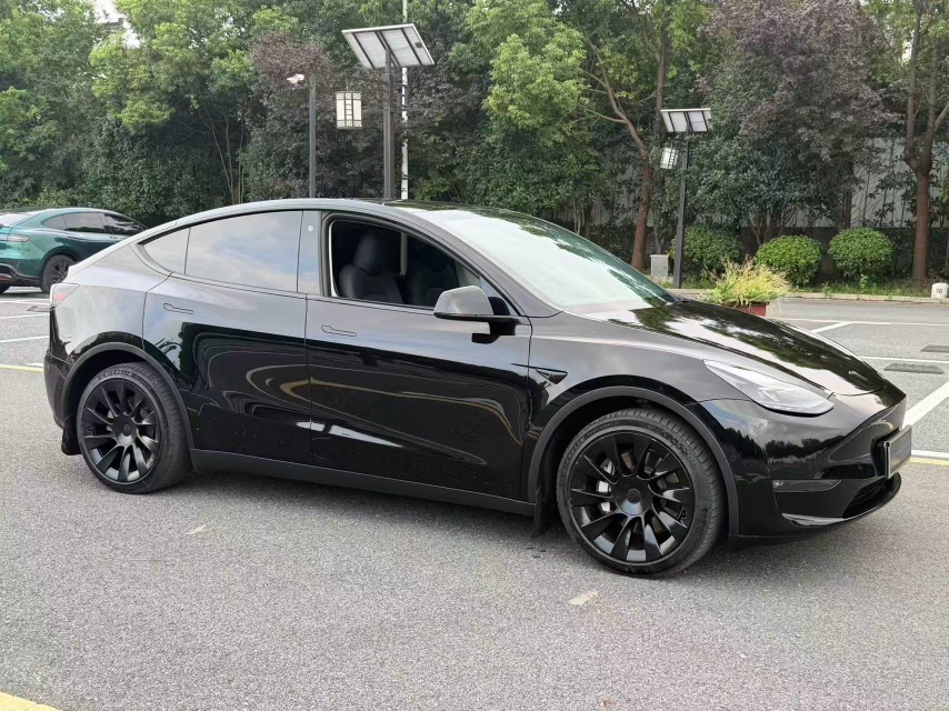 Tesla Model Y 2024 #3 Tesla Model Y 2024 car image #3