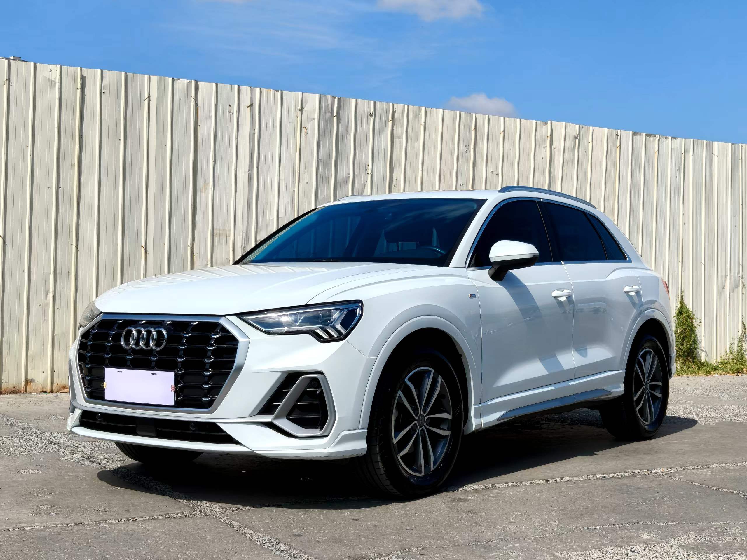 Audi Q3 2021 car image 
