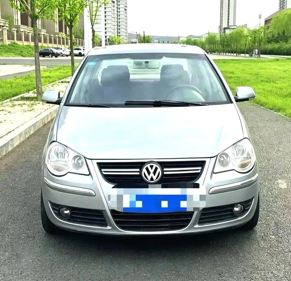 Volkswagen Polo 2010 car image #2