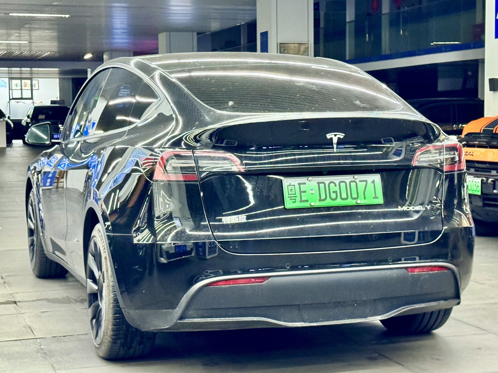 Tesla Model Y 2022 immagine di auto #9