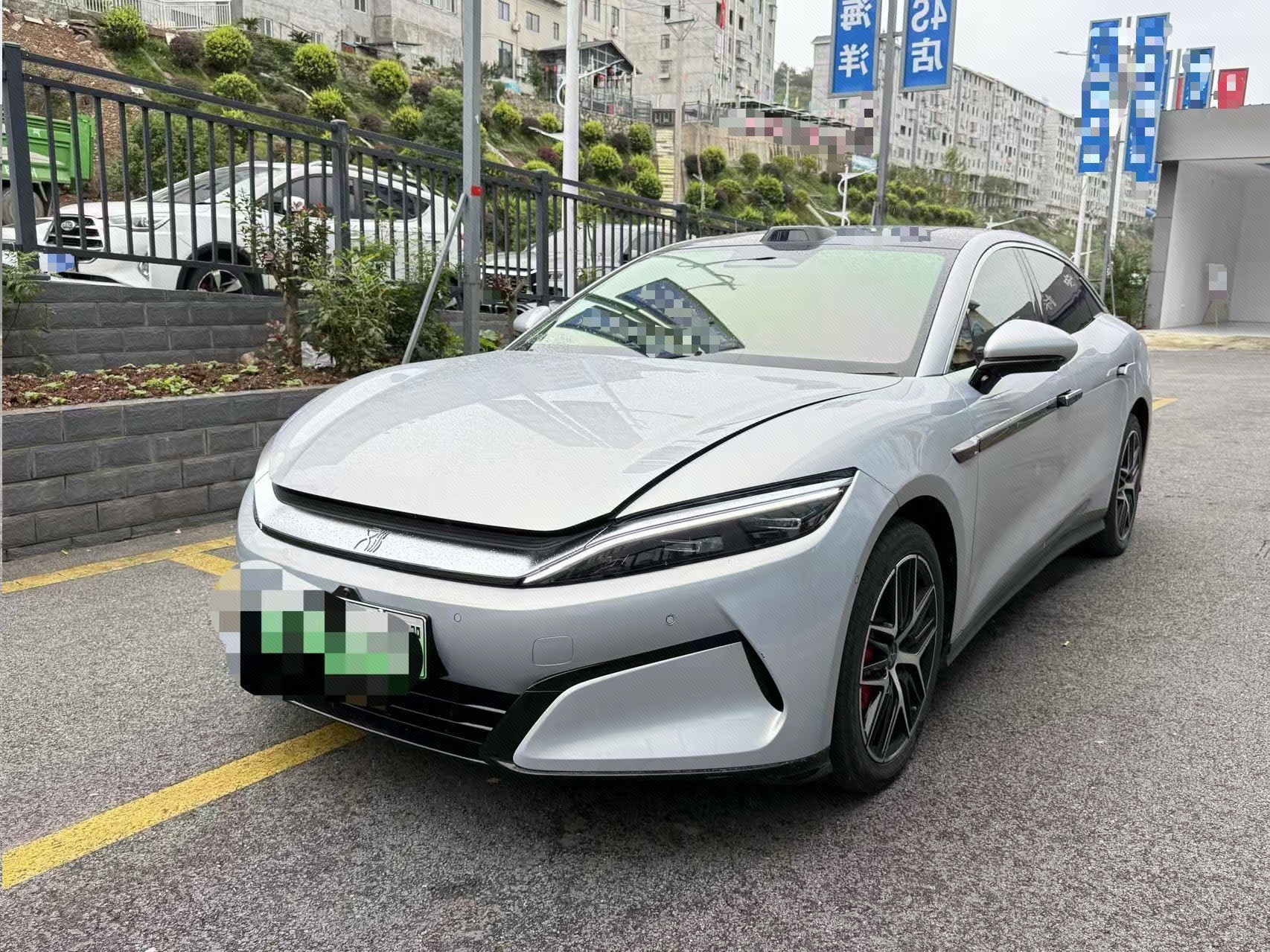 BYD HanL 2025 immagine di auto 