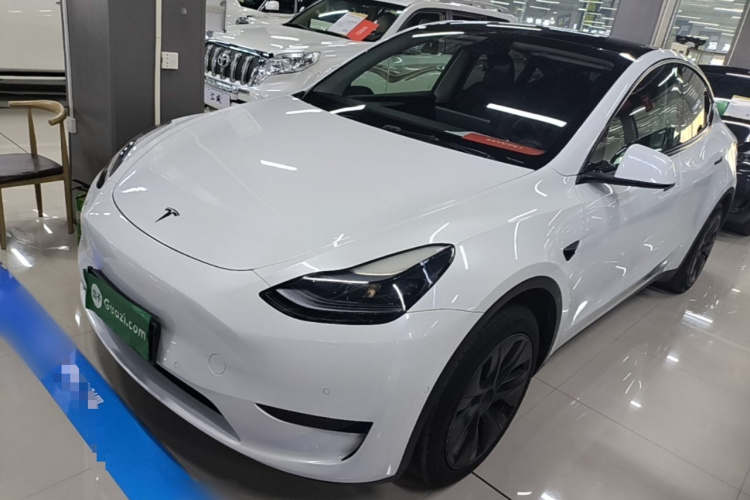 Tesla Model Y 2023 #2 Tesla Model Y 2023 car image #2