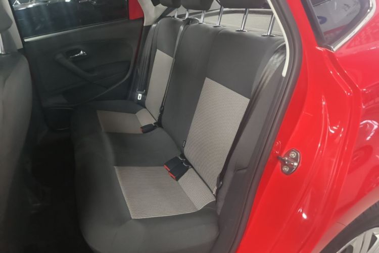 Volkswagen Polo 2016 car image #17