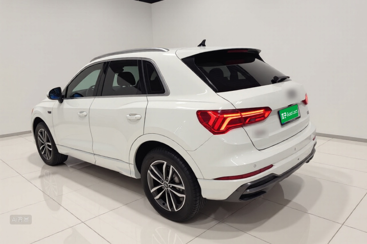 Audi Q3 2020 car image #5