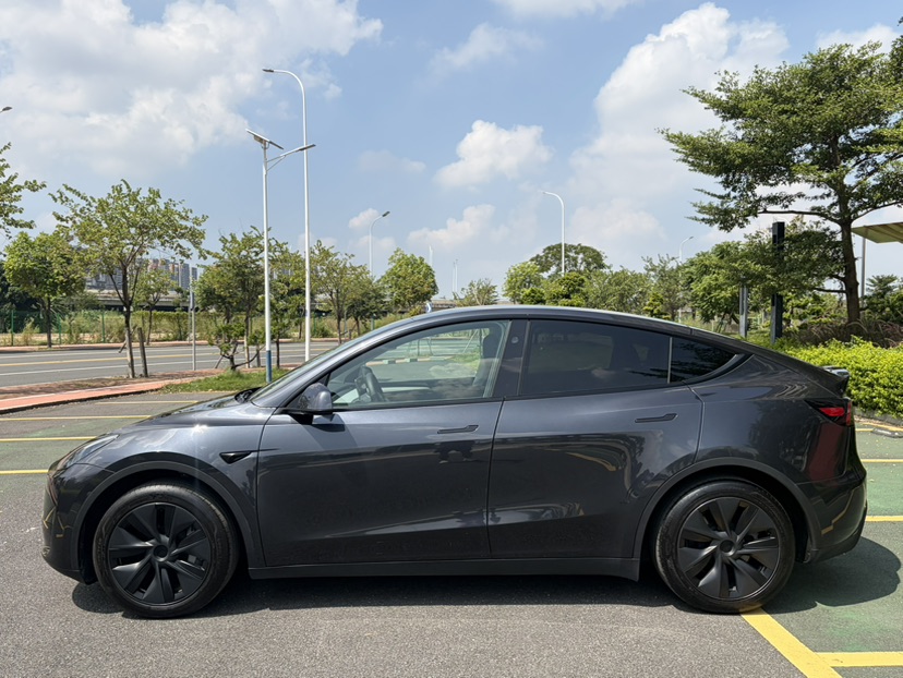 Tesla Model Y 2024 #3 Tesla Model Y 2024 car image #3