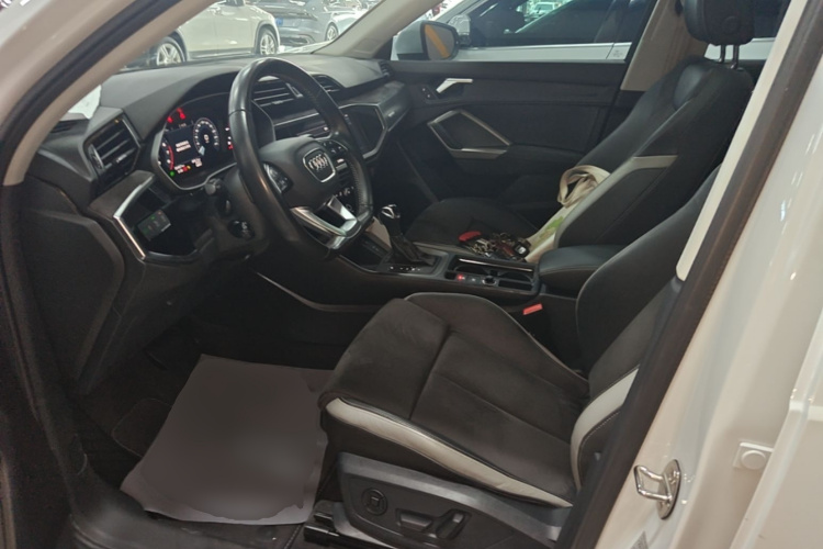 Audi Q3 2022 car image #15