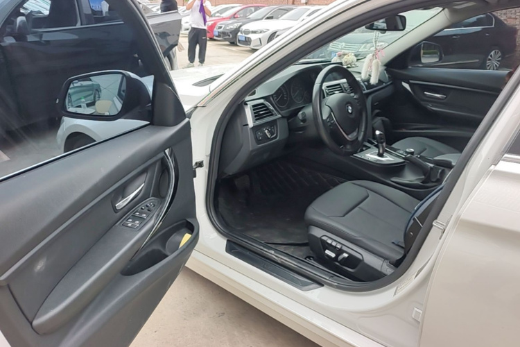 BMW 3 Series 2017 #12 BMW 3 Series 2017 car image #12