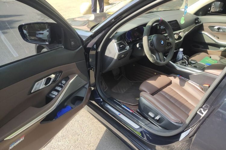 BMW 3 Series 2019 car image #13