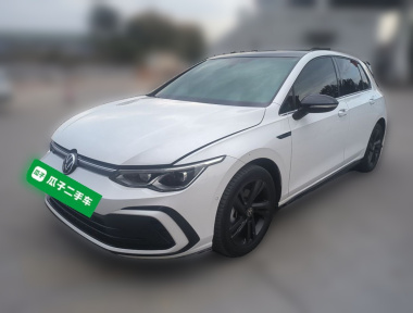Volkswagen Golf 2024 immagine di auto 