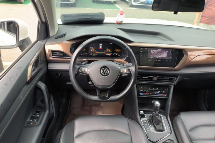 Volkswagen Tharu 2022 car image #11