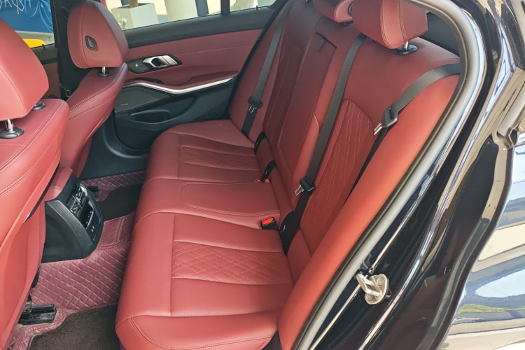 BMW 3 Series 2024 صورة سيارة #17