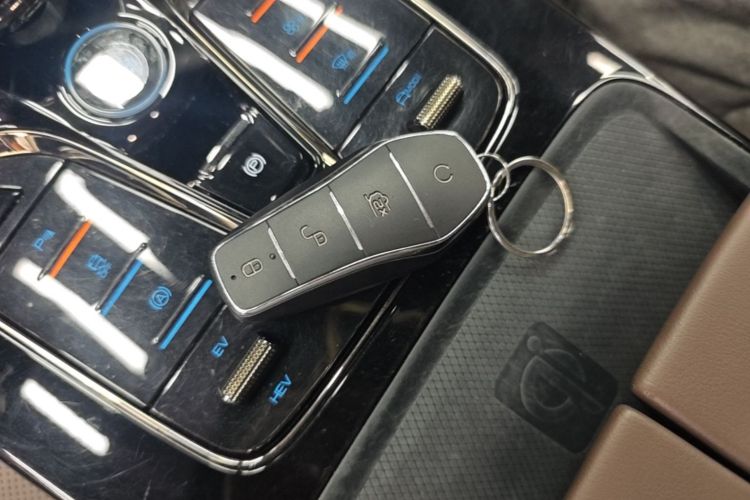 BYD Han 2022 car image #9